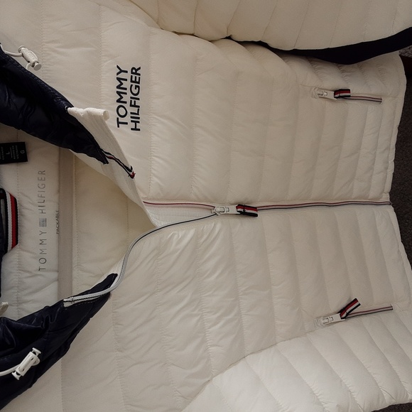 Tommy Hilfiger Puffer Jacket EUC - Picture 10 of 16